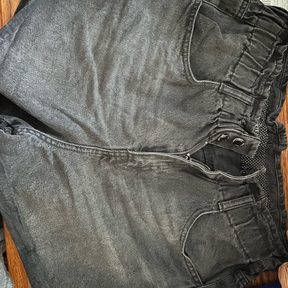 High rise elastic waistband denim shorts